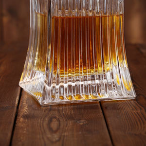 Botella <span class=keywords><strong>de</strong></span> whisky <span class=keywords><strong>de</strong></span> forma cuadrada <span class=keywords><strong>de</strong></span> 500ml <span class=keywords><strong>con</strong></span> corcho sintético/tapón <span class=keywords><strong>de</strong></span> vidrio jarrón <span class=keywords><strong>de</strong></span> vidrio grabado para almacenamiento <span class=keywords><strong>de</strong></span> whisky o licor - Product Image 3