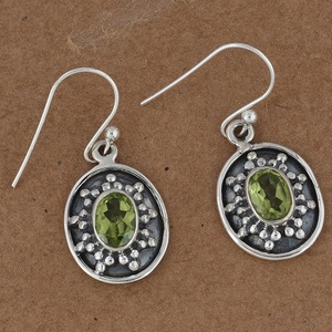 Pendientes Colgantes de Plata de Ley 925 con Gema Ovalada de Peridoto, Hechos a Mano, para Regalo de Boda o Fiesta - Product Image 3