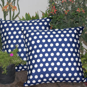Main indienne bloc traditionnel à pois imprimé carré coton housse de coussin personnalisé Indigo taie d'oreiller - Product Image 1