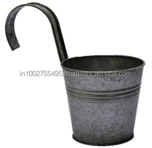 Arrosoir en métal pour jardin en tôle de fer rouge classique, outil de jardinage décoratif pour l'extérieur, marque IHA modèle IHAM043, vente en gros - Product Image 3