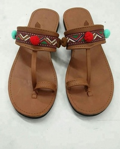 Sandales d'été Tribal Style bohémien pour femmes, sandales plates avec pompons - Product Image 3