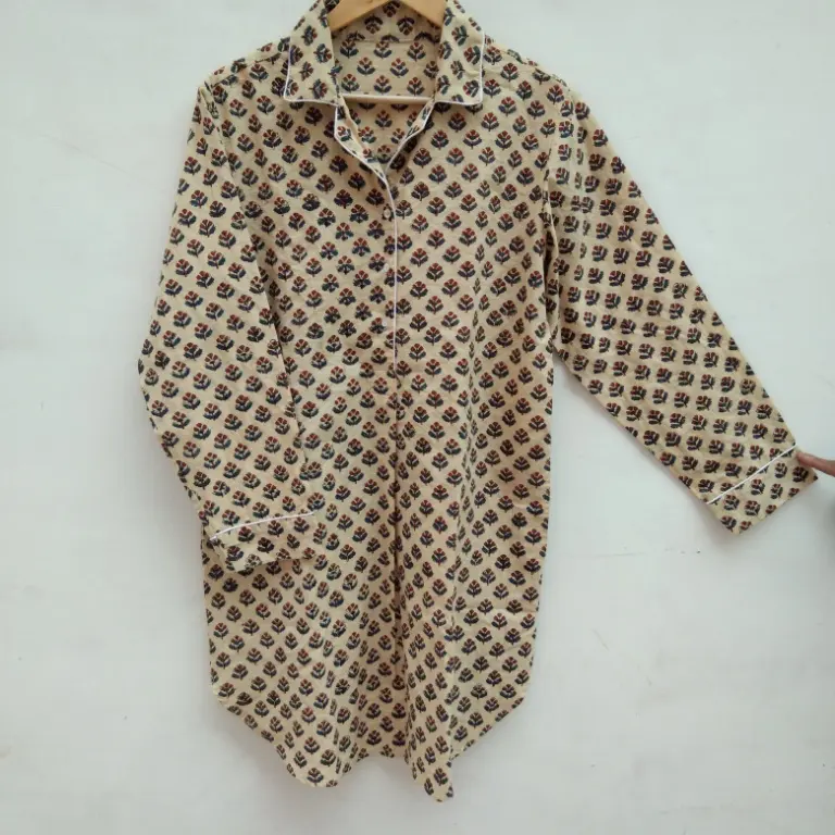 Chemise longue en coton imprimé bloc à la main de luxe avec col rabattu et poche, chemise petit ami à imprimé floral pour tunique de nuit