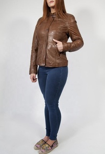 Abrigo de cuero de cordero coñac para mujer Piel de sheesham suave Acabado en estilo motorista con producto terminado de elegancia atemporal - Product Image 4