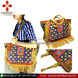 Bolso elegante de algodón bordado a mano - Product Image 1
