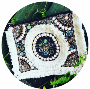 Bolso de Mano Bohemio de Lujo Hecho a Mano en India con Bordado Vintage y Borlas, Bolso de Hombro de Algodón Banjara para Mujer, Personalizado para la Noche o Compras - Product Image 4