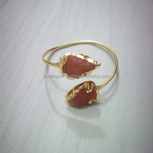 กำไลข้อมือนิลรูปหัวลูกศรสีแดงสำหรับทุกเพศเครื่องประดับอัลลอยทำด้วยมือจากอินเดีย - Product Image 1