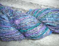 Fil de soie de sari 100% recyclé, teint, doux, rouge et blanc, brodé, filé à la main, 140nm 210nm, qualité supérieure, écologique, idéal pour le tricot