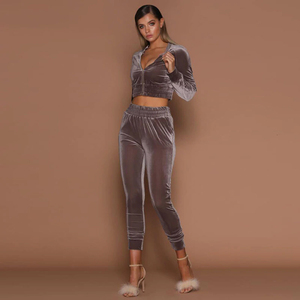 Ensemble de survêtement 2 pièces léger et respirant en velours grande taille pour femme avec haut court à manches longues et pantalon long pour l'hiver - Product Image 5