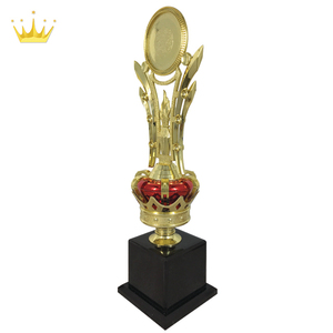 Trofeo de Plástico ABS Dorado con Diseño de Corona Baguss, 300x100cm, Artesanía Única para Reconocimiento y Premios - Product Image 3