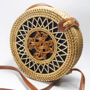 Hot Design Boho Style Wicker Rattan Women'S Shoulders Bags With Shell Pattern Decor Made In Vietnam