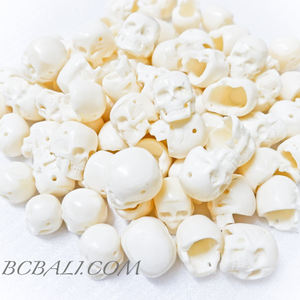 Precio al por mayor mano talla de hueso de vaca cráneo colgante diseño único 100 piezas de envío es gratis - Product Image 3