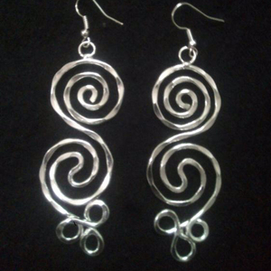 Dernier modèle Boucles d'oreilles pendantes élégantes en laiton spiralé Accessoire exclusif pour manchette d'oreille - Product Image 1