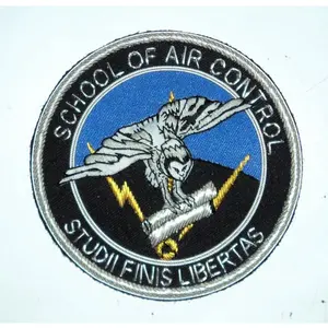 Haute qualité personnalisé école crête Blazer tissu insigne à la main brodé chapeau insigne coudre-sur broche dos pour uniformes - Product Image 1