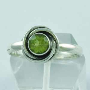 แหวนพลอยหินเพอริดอทสีเงินสเตอร์ลิงสำหรับงานแต่งงานงานหมั้นงานปาร์ตี้และของขวัญ - Product Image 1