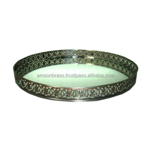 Bandeja de servicio de diseño contemporáneo Bandeja de espejo de metal de diseñador Bandeja de decoración de espejo redonda dorada muy demandada - Product Image 1