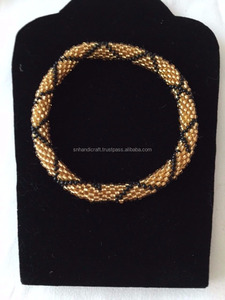 Pulseras de Cuentas de Vidrio Hechas a Mano en Nepal, Magia Hecha a Mano - Product Image 4