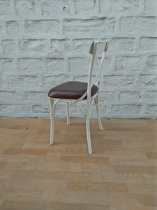 Silla Industrial de hierro y madera con asiento de cuero, Estilo Vintage, rústica, para restaurante - Product Image 3