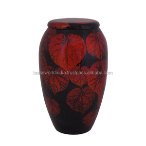 Hermosa urna roja de cremación de Brassworld India American Style Funeral Supplies - Product Image 2