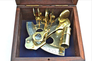 Calvin artigianato ottone antico <span class=keywords><strong>riproduzione</strong></span> Sextant con scatola di legno ancoraggio nautico Sextant marittimo per regalo CHSEX10040