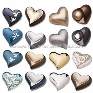 โกศที่ระลึกทองหัวใจโดย Brassworld อินเดีย - Product Image 1