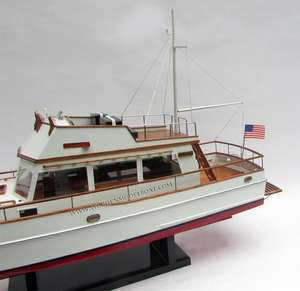 Modèle de yacht sportif en bois GRAND BANKS 32 (COQUE ROUGE) - Bateau artisanal en bois - Product Image 2