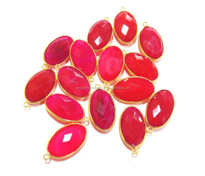 Hermosa piedra preciosa de Calcedonia rosa fuerte con joyería chapada en oro, forma ovalada, Conector de bisel de fianza única - Product Image 1
