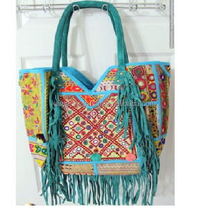 Sac à bandoulière pour femme en tissu de coton fait main de style ethnique tribal Banjara gitan avec broderie artisanale colorée et fermeture éclair - Product Image 1