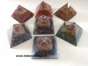 Vente en gros pyramides de Chakra: pyramide de Chakra Orgone avec pointe de Quartz (grande) - Product Image 2