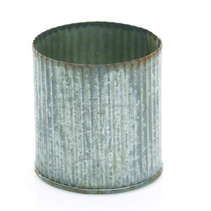 Vase en étain rustique, côtés ondulés, vase en métal galvanisé pour la décoration de la maison - Product Image 1