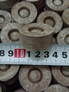 DISQUES COCO COIR/TOURBE COCO/BRIQUE COCO COIR POUR LA PLANTATION - Product Image 4