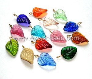 Pendentifs en verre soufflé à la main de qualité supérieure en rouge, vert et bleu pour la fabrication de bijoux décoratifs et la suspension, par Excel Exports - Product Image 3