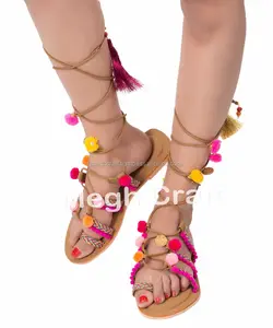 Сандалии с помпонами, сандалии-гладиаторы на завязках, богемные сандалии с помпонами, сандалии с помпонами в стиле бохо от Megh Craft