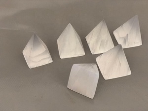 Pirámide de Piedra Solar Blanca Natural Pulida - Product Image 2