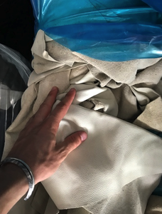 Artículo de cuero genuino restos seleccionados de dólar en relieve - Product Image 4