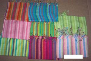 Chal de viscosa ligero de alta calidad, diseño de patrón estampado colorido, último accesorio de moda para adultos, estilo Popular de invierno - Product Image 3