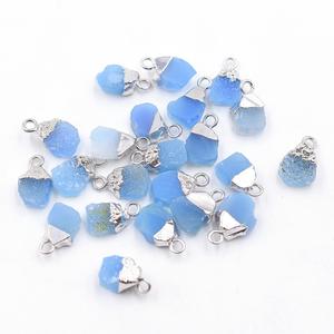Pendentif plaqué argent Druzy bleu résultats de pierres précieuses de forme brute avec caution pour la fabrication de bijoux - Product Image 1