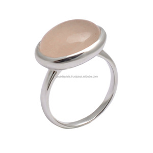 Hermosa piedra preciosa de Calcedonia Rosa Anillo de Plata de Ley 925 Joyería Anillo de moda Chapado en plata clásica para unisex. - Product Image 1