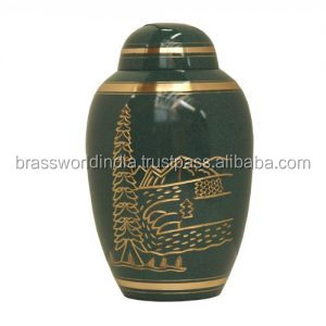 Magnifique urne de crémation verte gravée pour adulte par Brassworld, fournitures commémoratives indiennes - Product Image 3