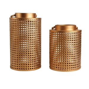 Linternas de metal doradas modernas hechas a mano para la decoración del hogar y de la Mesa Otros candelabros y linternas Boda y uso doméstico - Product Image 1