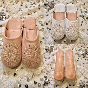 Chanclas de lentejuelas de cuero genuino hechas a mano con suela de PVC de Marruecos niñas verano y primavera uso en la playa - Product Image 1