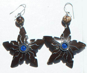 Boucles d'oreilles en forme de noix de coco fabriquées à la main avec des cristaux de couleur Étoile sculptée Collection de bijoux du monde Bijoux de mode du Pérou - Product Image 1