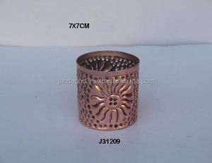Décoration de Noël de support votif en aluminium cylindrique fait à la main de haute qualité avec motifs de finition en cuivre coupés à la main - Product Image 2