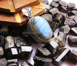 Beautiful Blue <b>Flash</b> Labradorite 925 Silver Pendant - Product Image 2