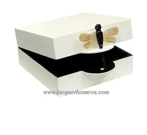 Caja de MDF con acabado lacado blanco, artículo de libélula - Product Image 1