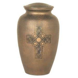 Urnes de crémation en métal à motif de gravure en croix exigeantes Urnes de cendres adultes commémoratives funéraires de qualité supérieure pour le service funéraire - Product Image 2