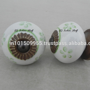 Fabriqué à la main Designer en céramique pois vert fleur bouton placard poignées et boutons armoires de cuisine et poignées de tiroir - Product Image 2