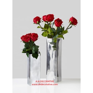 Maceta decorativa para el hogar de lujo única de aluminio pulido y jarrón de pilar de mesa para uso en interiores y exteriores - Product Image 2