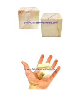 Poids-papier en cristal d'onyx sculpté, cadeau d'affaires ou décoration d'intérieur, cristal de quartz avec thème de lumière et d'amour pour la décoration de bureau - Product Image 1