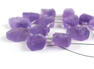 Fabrication de bijoux faits à la main de haute qualité pierres précieuses en vrac forme hexagonale améthyste bleue brute naturelle en gros - Product Image 2