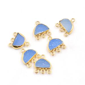 Azul Druzy media forma redonda 925 bisel de plata esterlina conector chapado en oro fabricación de joyas hechas a mano - Product Image 1